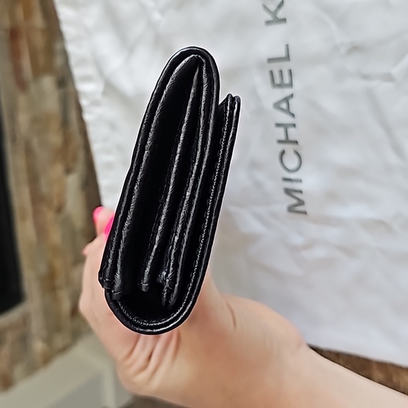 Michael Kors Wallet - Picture 4 of 14